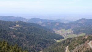 Dieses Bild zeigt eine Webcam-Aufnahme vom Achertal, aufgenommen am Montag, den 06.04.2026 um 13:30 Uhr. Die Temperatur betrug 9.7°C.