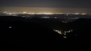 Dieses Bild zeigt eine Webcam-Aufnahme vom Achertal, aufgenommen am Freitag, den 20.03.2026 um 00:00 Uhr. Die Temperatur betrug 3.2°C.