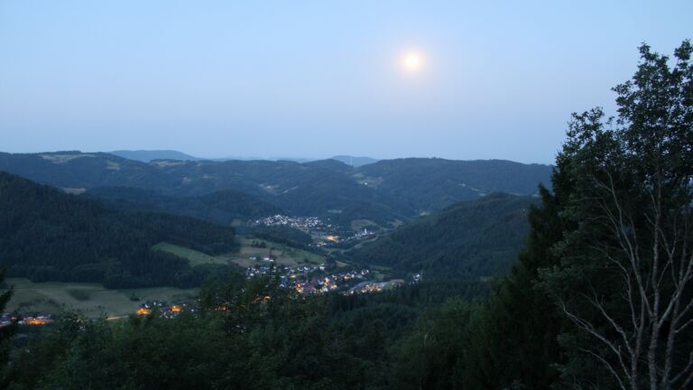 Dieses Bild zeigt eine Webcam-Aufnahme vom Achertal, aufgenommen am Donnerstag, den 30.07.2026 um 05:20 Uhr. Die Temperatur betrug 25.9°C.