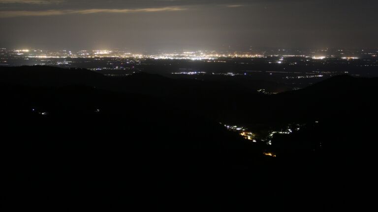 Dieses Bild zeigt eine Webcam-Aufnahme vom Achertal, aufgenommen am Samstag, den 24.05.2025 um 01:30 Uhr. Die Temperatur betrug 4.8°C.