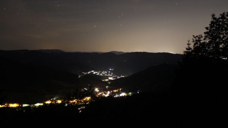 Dieses Bild zeigt eine Webcam-Aufnahme vom Achertal, aufgenommen am Sonntag, den 21.06.2026 um 02:40 Uhr. Die Temperatur betrug 24.2°C.