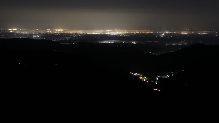 Dieses Bild zeigt eine Webcam-Aufnahme vom Achertal, aufgenommen am Mittwoch, den 30.04.2025 um 03:30 Uhr. Die Temperatur betrug 12.9°C.