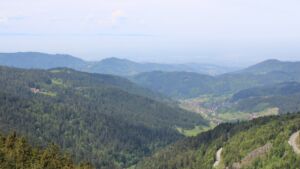 Dieses Bild zeigt eine Webcam-Aufnahme vom Achertal, aufgenommen am Sonntag, den 10.05.2026 um 12:20 Uhr. Die Temperatur betrug 18.4°C.