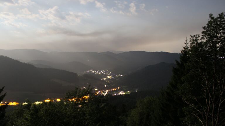 Dieses Bild zeigt eine Webcam-Aufnahme vom Achertal, aufgenommen am Donnerstag, den 02.07.2026 um 02:50 Uhr. Die Temperatur betrug 16.6°C.