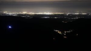 Dieses Bild zeigt eine Webcam-Aufnahme vom Achertal, aufgenommen am Freitag, den 19.12.2025 um 02:00 Uhr. Die Temperatur betrug 7°C.