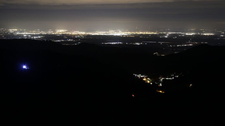 Dieses Bild zeigt eine Webcam-Aufnahme vom Achertal, aufgenommen am Freitag, den 19.12.2025 um 02:00 Uhr. Die Temperatur betrug 7°C.