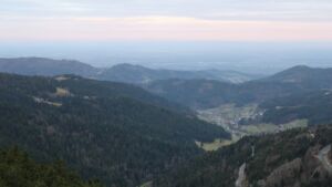 Dieses Bild zeigt eine Webcam-Aufnahme vom Achertal, aufgenommen am Freitag, den 19.12.2025 um 08:20 Uhr. Die Temperatur betrug 6.9°C.