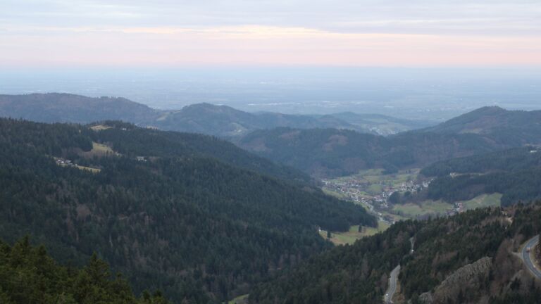 Dieses Bild zeigt eine Webcam-Aufnahme vom Achertal, aufgenommen am Freitag, den 19.12.2025 um 08:20 Uhr. Die Temperatur betrug 6.9°C.