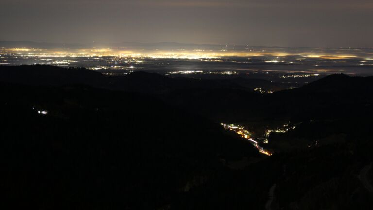 Dieses Bild zeigt eine Webcam-Aufnahme vom Achertal, aufgenommen am Mittwoch, den 12.11.2025 um 05:50 Uhr. Die Temperatur betrug 10.8°C.