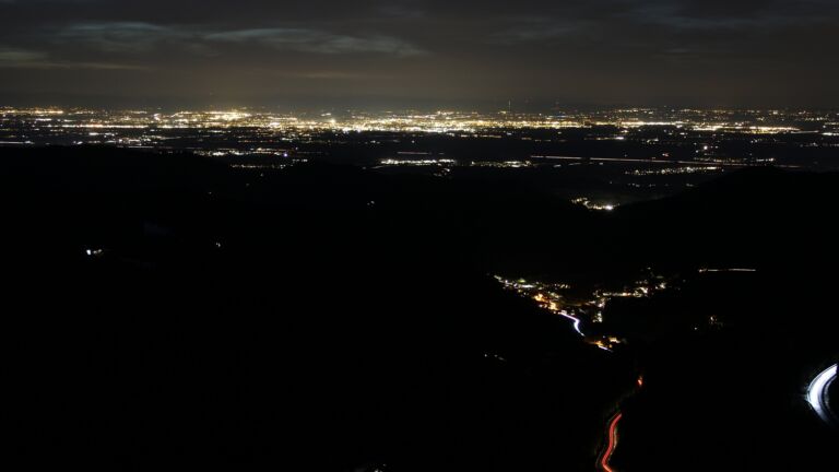 Dieses Bild zeigt eine Webcam-Aufnahme vom Achertal, aufgenommen am Donnerstag, den 15.01.2026 um 18:20 Uhr. Die Temperatur betrug 6.2°C.