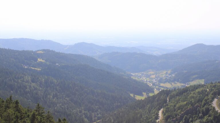 Dieses Bild zeigt eine Webcam-Aufnahme vom Achertal, aufgenommen am Mittwoch, den 25.06.2025 um 17:40 Uhr. Die Temperatur betrug 25.8°C.