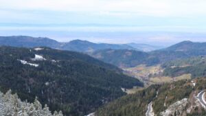 Dieses Bild zeigt eine Webcam-Aufnahme vom Achertal, aufgenommen am Dienstag, den 27.01.2026 um 12:20 Uhr. Die Temperatur betrug 4.8°C.