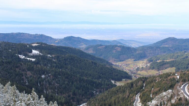 Dieses Bild zeigt eine Webcam-Aufnahme vom Achertal, aufgenommen am Dienstag, den 27.01.2026 um 12:20 Uhr. Die Temperatur betrug 4.8°C.