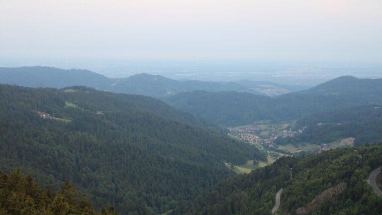 Dieses Bild zeigt eine Webcam-Aufnahme vom Achertal, aufgenommen am Mittwoch, den 21.05.2025 um 06:20 Uhr. Die Temperatur betrug 11.2°C.