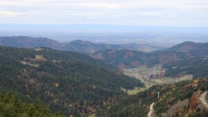 Dieses Bild zeigt eine Webcam-Aufnahme vom Achertal, aufgenommen am Samstag, den 01.11.2025 um 12:40 Uhr. Die Temperatur betrug 12.4°C.