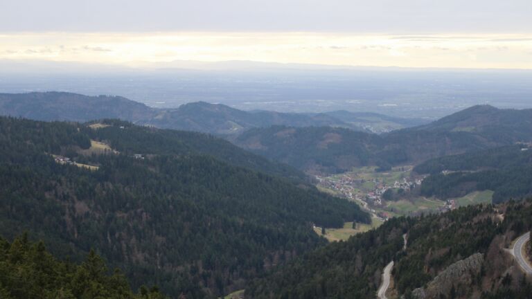 Dieses Bild zeigt eine Webcam-Aufnahme vom Achertal, aufgenommen am Samstag, den 28.02.2026 um 16:20 Uhr. Die Temperatur betrug 4.1°C.