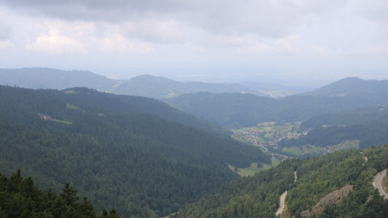 Dieses Bild zeigt eine Webcam-Aufnahme vom Achertal, aufgenommen am Sonntag, den 27.07.2025 um 11:40 Uhr. Die Temperatur betrug 14.3°C.