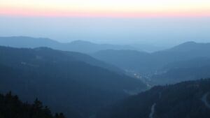 Dieses Bild zeigt eine Webcam-Aufnahme vom Achertal, aufgenommen am Sonntag, den 22.03.2026 um 19:10 Uhr. Die Temperatur betrug 5.3°C.