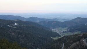 Dieses Bild zeigt eine Webcam-Aufnahme vom Achertal, aufgenommen am Sonntag, den 05.04.2026 um 07:10 Uhr. Die Temperatur betrug 9.6°C.