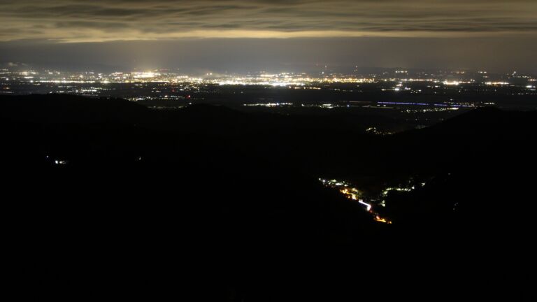 Dieses Bild zeigt eine Webcam-Aufnahme vom Achertal, aufgenommen am Montag, den 01.09.2025 um 04:30 Uhr. Die Temperatur betrug 11°C.