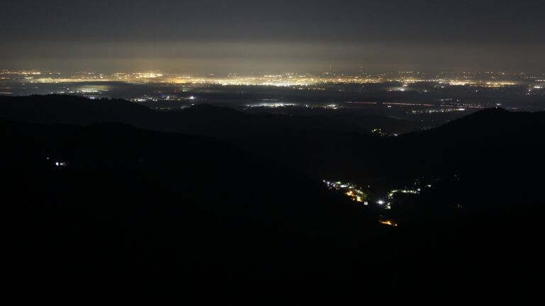 Dieses Bild zeigt eine Webcam-Aufnahme vom Achertal, aufgenommen am Donnerstag, den 02.10.2025 um 05:40 Uhr. Die Temperatur betrug 2.1°C.