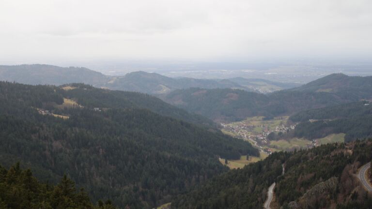 Dieses Bild zeigt eine Webcam-Aufnahme vom Achertal, aufgenommen am Freitag, den 13.02.2026 um 16:10 Uhr. Die Temperatur betrug 3.6°C.