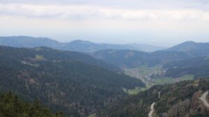 Dieses Bild zeigt eine Webcam-Aufnahme vom Achertal, aufgenommen am Mittwoch, den 15.04.2026 um 15:30 Uhr. Die Temperatur betrug 8.7°C.