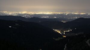 Dieses Bild zeigt eine Webcam-Aufnahme vom Achertal, aufgenommen am Donnerstag, den 26.02.2026 um 22:00 Uhr. Die Temperatur betrug 10.3°C.