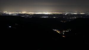 Dieses Bild zeigt eine Webcam-Aufnahme vom Achertal, aufgenommen am Freitag, den 16.01.2026 um 01:30 Uhr. Die Temperatur betrug 6.1°C.