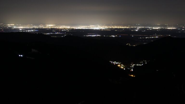 Dieses Bild zeigt eine Webcam-Aufnahme vom Achertal, aufgenommen am Freitag, den 16.01.2026 um 01:30 Uhr. Die Temperatur betrug 6.1°C.