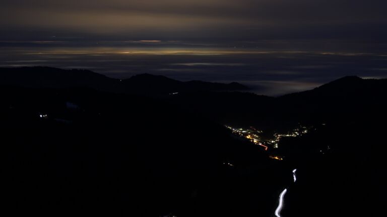 Dieses Bild zeigt eine Webcam-Aufnahme vom Achertal, aufgenommen am Donnerstag, den 22.01.2026 um 18:20 Uhr. Die Temperatur betrug 3.4°C.