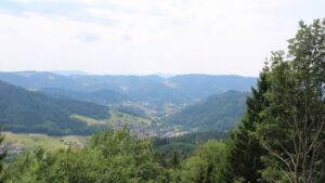 Dieses Bild zeigt eine Webcam-Aufnahme vom Achertal, aufgenommen am Mittwoch, den 15.07.2026 um 14:20 Uhr. Die Temperatur betrug 27.1°C.