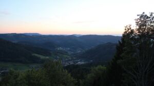 Dieses Bild zeigt eine Webcam-Aufnahme vom Achertal, aufgenommen am Samstag, den 26.09.2026 um 19:30 Uhr. Die Temperatur betrug 22.1°C.