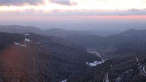 Dieses Bild zeigt eine Webcam-Aufnahme vom Achertal, aufgenommen am Freitag, den 21.11.2025 um 17:10 Uhr. Die Temperatur betrug -6.4°C.