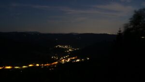 Dieses Bild zeigt eine Webcam-Aufnahme vom Achertal, aufgenommen am Samstag, den 23.05.2026 um 22:40 Uhr. Die Temperatur betrug 21.1°C.