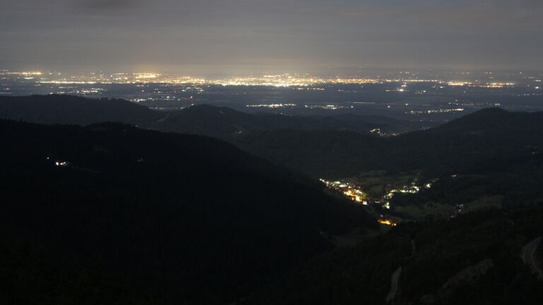 Dieses Bild zeigt eine Webcam-Aufnahme vom Achertal, aufgenommen am Donnerstag, den 11.09.2025 um 00:00 Uhr. Die Temperatur betrug 12.1°C.
