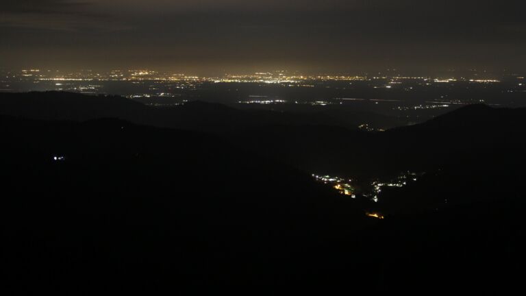 Dieses Bild zeigt eine Webcam-Aufnahme vom Achertal, aufgenommen am Samstag, den 11.04.2026 um 03:00 Uhr. Die Temperatur betrug 4.1°C.