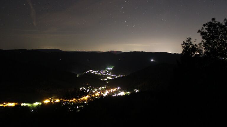 Dieses Bild zeigt eine Webcam-Aufnahme vom Achertal, aufgenommen am Samstag, den 19.09.2026 um 00:00 Uhr. Die Temperatur betrug 12.3°C.