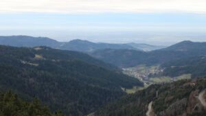 Dieses Bild zeigt eine Webcam-Aufnahme vom Achertal, aufgenommen am Dienstag, den 02.12.2025 um 16:00 Uhr. Die Temperatur betrug 4.8°C.