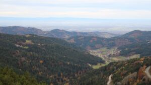 Dieses Bild zeigt eine Webcam-Aufnahme vom Achertal, aufgenommen am Samstag, den 01.11.2025 um 08:30 Uhr. Die Temperatur betrug 12.9°C.