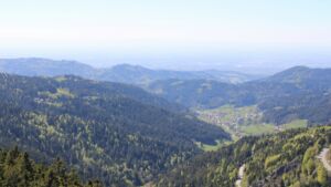 Dieses Bild zeigt eine Webcam-Aufnahme vom Achertal, aufgenommen am Samstag, den 25.04.2026 um 15:20 Uhr. Die Temperatur betrug 13.8°C.