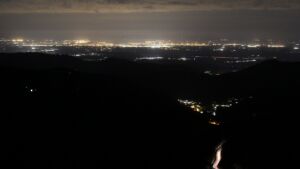 Dieses Bild zeigt eine Webcam-Aufnahme vom Achertal, aufgenommen am Samstag, den 18.04.2026 um 04:30 Uhr. Die Temperatur betrug 12°C.