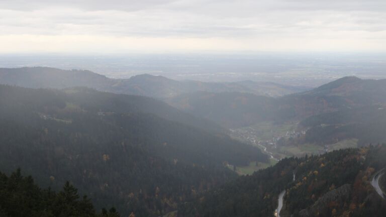 Dieses Bild zeigt eine Webcam-Aufnahme vom Achertal, aufgenommen am Samstag, den 01.11.2025 um 16:00 Uhr. Die Temperatur betrug 10.8°C.