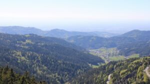 Dieses Bild zeigt eine Webcam-Aufnahme vom Achertal, aufgenommen am Samstag, den 25.04.2026 um 16:00 Uhr. Die Temperatur betrug 14.4°C.