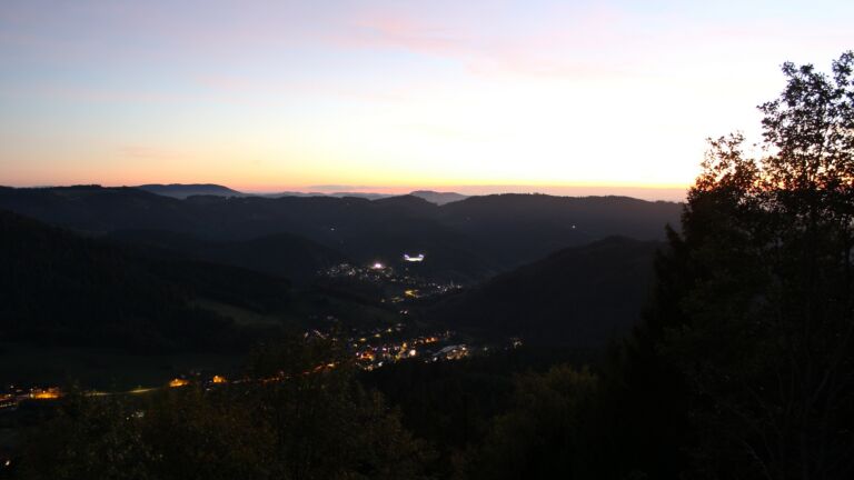 Dieses Bild zeigt eine Webcam-Aufnahme vom Achertal, aufgenommen am Mittwoch, den 14.10.2026 um 19:20 Uhr. Die Temperatur betrug 14.4°C.