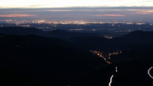 Dieses Bild zeigt eine Webcam-Aufnahme vom Achertal, aufgenommen am Donnerstag, den 09.04.2026 um 21:00 Uhr. Die Temperatur betrug 13.1°C.