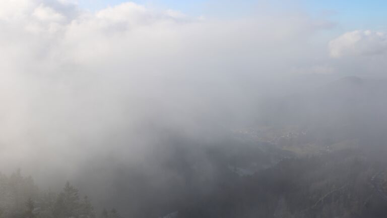 Dieses Bild zeigt eine Webcam-Aufnahme vom Achertal, aufgenommen am Dienstag, den 18.11.2025 um 14:30 Uhr. Die Temperatur betrug 3.2°C.