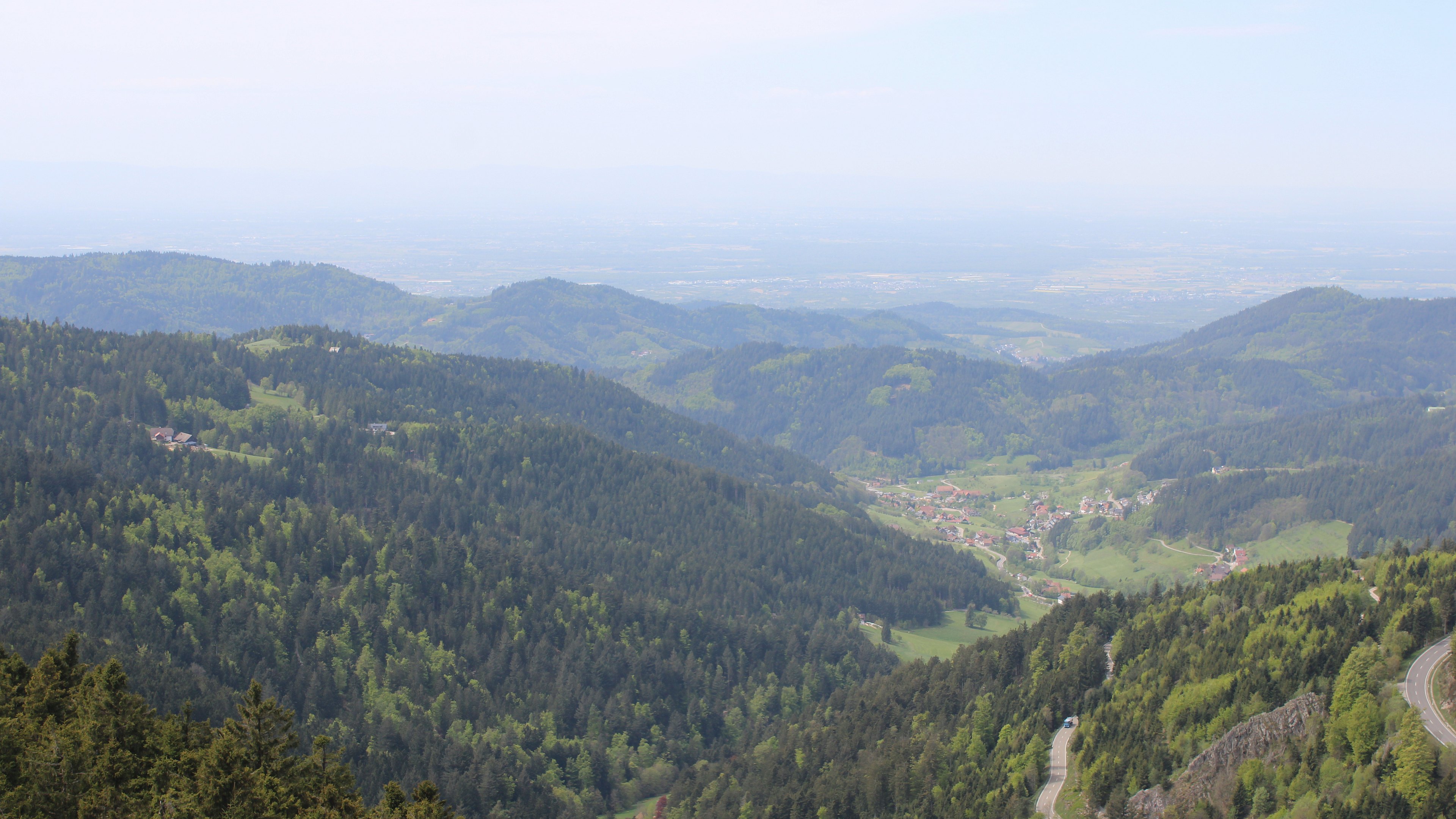 Dieses Bild zeigt eine Webcam-Aufnahme vom Achertal, aufgenommen am Dienstag, den 28.04.2026 um 13:20 Uhr. Die Temperatur betrug 14°C.