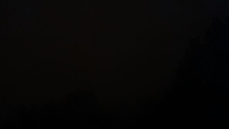 Dieses Bild zeigt eine Webcam-Aufnahme vom Achertal, aufgenommen am Mittwoch, den 21.10.2026 um 04:00 Uhr. Die Temperatur betrug 7.8°C.