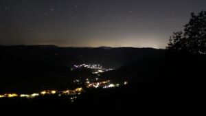 Dieses Bild zeigt eine Webcam-Aufnahme vom Achertal, aufgenommen am Donnerstag, den 18.06.2026 um 02:00 Uhr. Die Temperatur betrug 21.6°C.